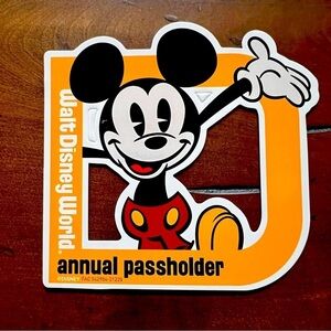 Walt Disney World Annual Passholder Micky Magnet, Exclusive Authentic Disney Mag